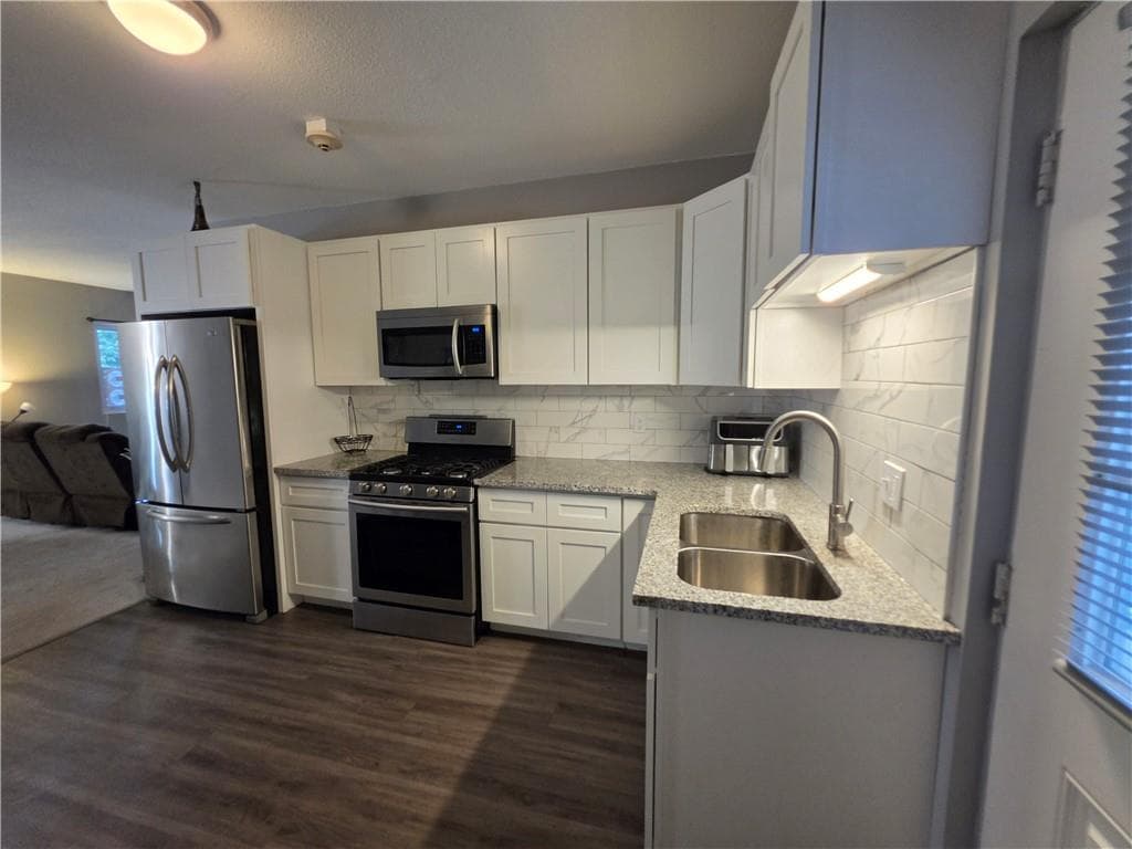 Condominium at 94 Cowesett Avenue UNIT 28, West Warwick, photo 2 of 19