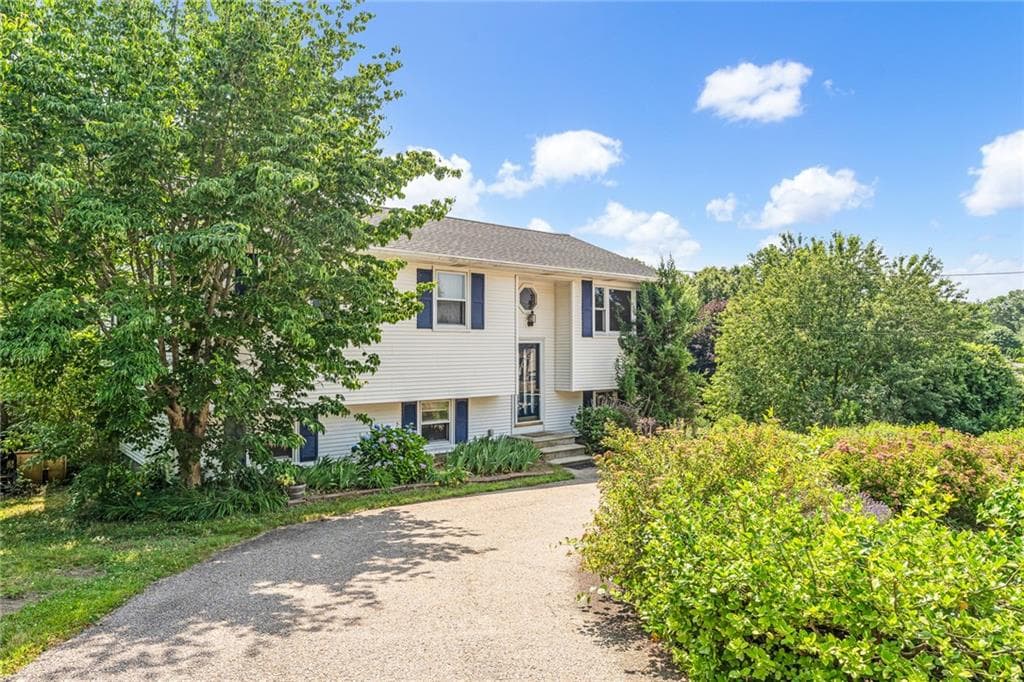 Single Family Residence at 8 Bratt Lane, West Warwick, photo 2 of 31