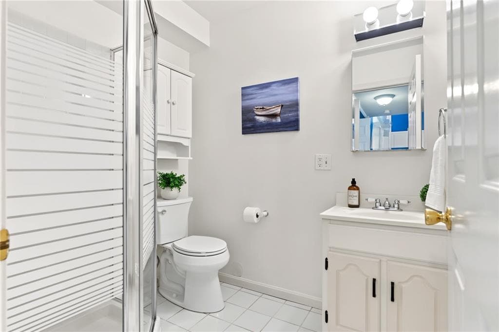 Condominium at 505 Clarks Row, Bristol, photo 16 of 36