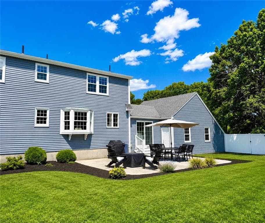 Single Family Residence at 7 Cortland Lane, Smithfield, photo 3 of 25