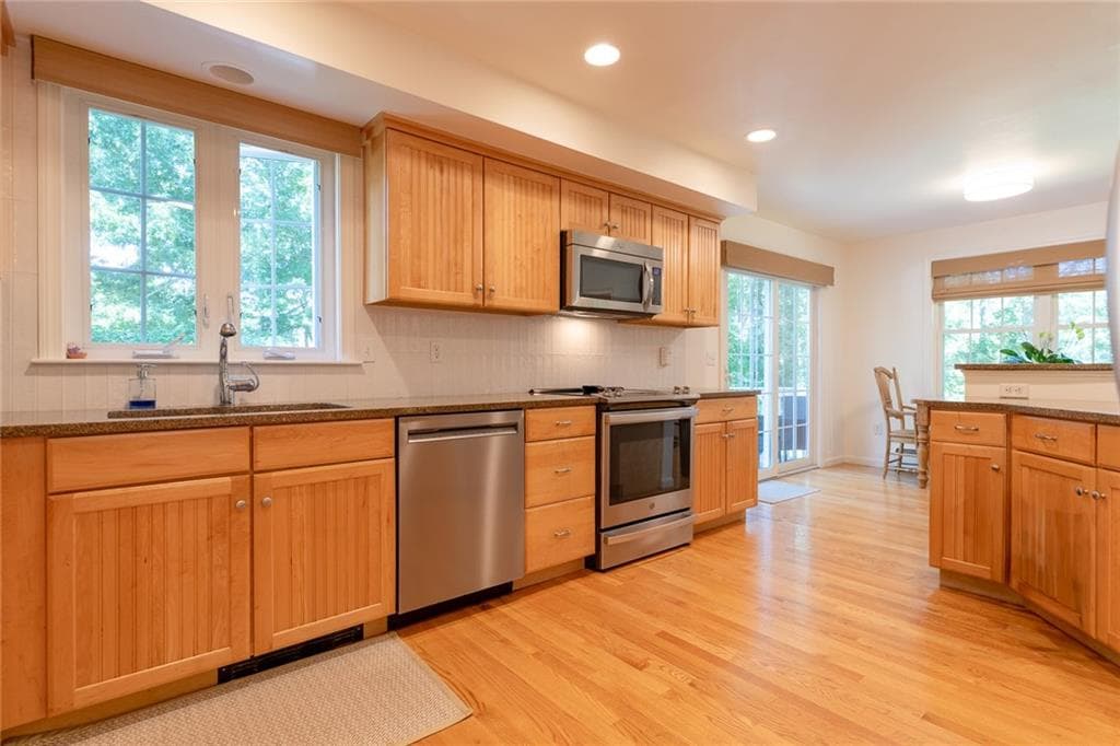 Single Family Residence at 9 Jessica Lane, Narragansett, photo 14 of 39