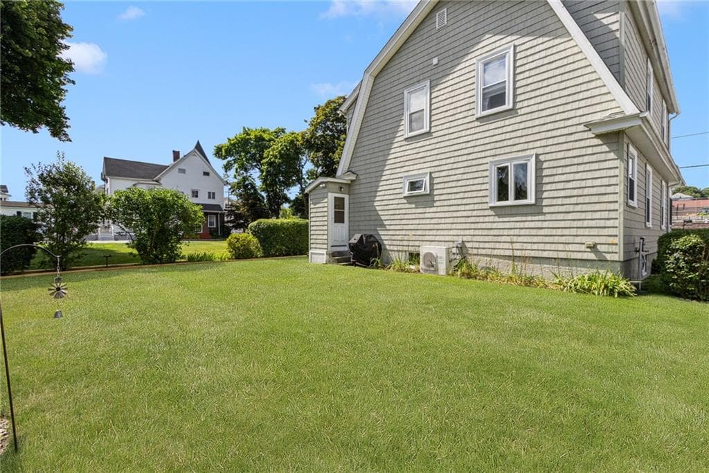 19 Bouvier Avenue photo 47