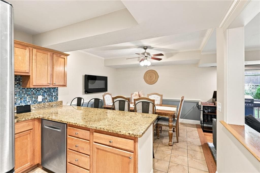 Condominium at 125 Van Zandt Avenue UNIT 201, Newport, photo 13 of 47