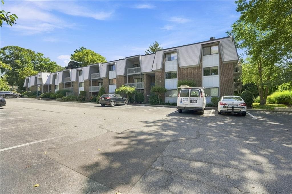 Condominium at 125 Van Zandt Avenue UNIT 201, Newport, photo 17 of 47