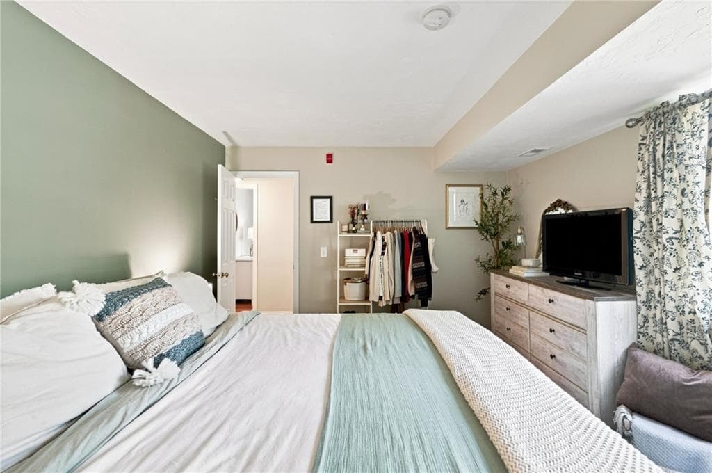Condominium at 125 Van Zandt Avenue UNIT 201, Newport, photo 22 of 47