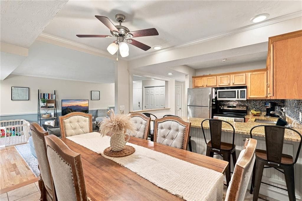 Condominium at 125 Van Zandt Avenue UNIT 201, Newport, photo 10 of 47