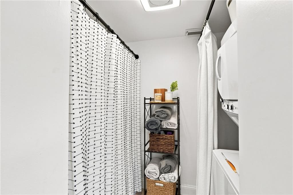 Condominium at 125 Van Zandt Avenue UNIT 201, Newport, photo 33 of 47