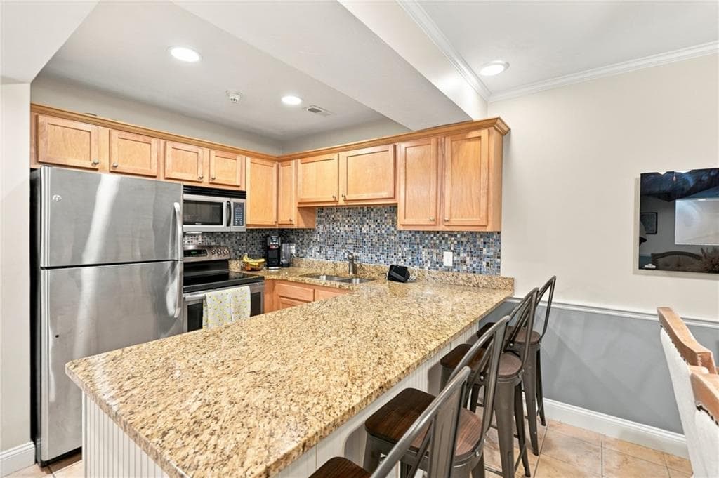 Condominium at 125 Van Zandt Avenue UNIT 201, Newport, photo 11 of 47