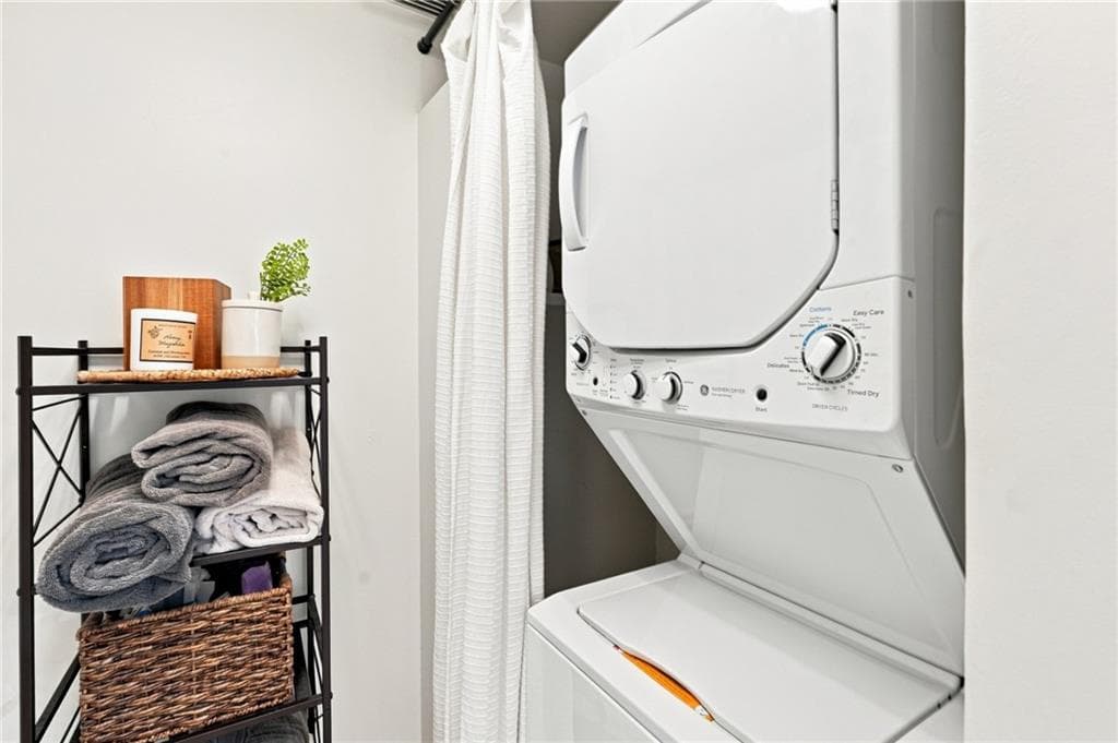 Condominium at 125 Van Zandt Avenue UNIT 201, Newport, photo 35 of 47