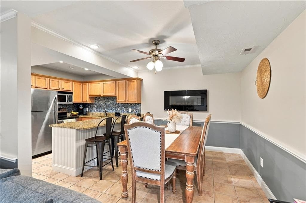 Condominium at 125 Van Zandt Avenue UNIT 201, Newport, photo 8 of 47