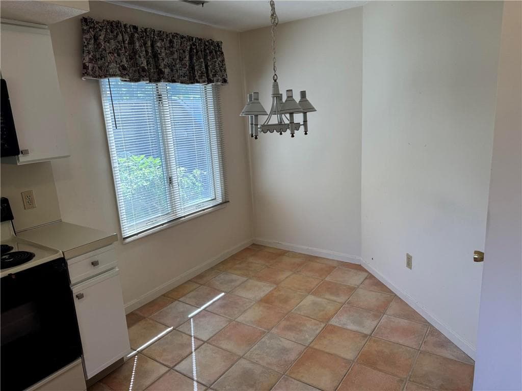 Condominium at 66 Nipmuc Trail UNIT F, North Providence, photo 6 of 39