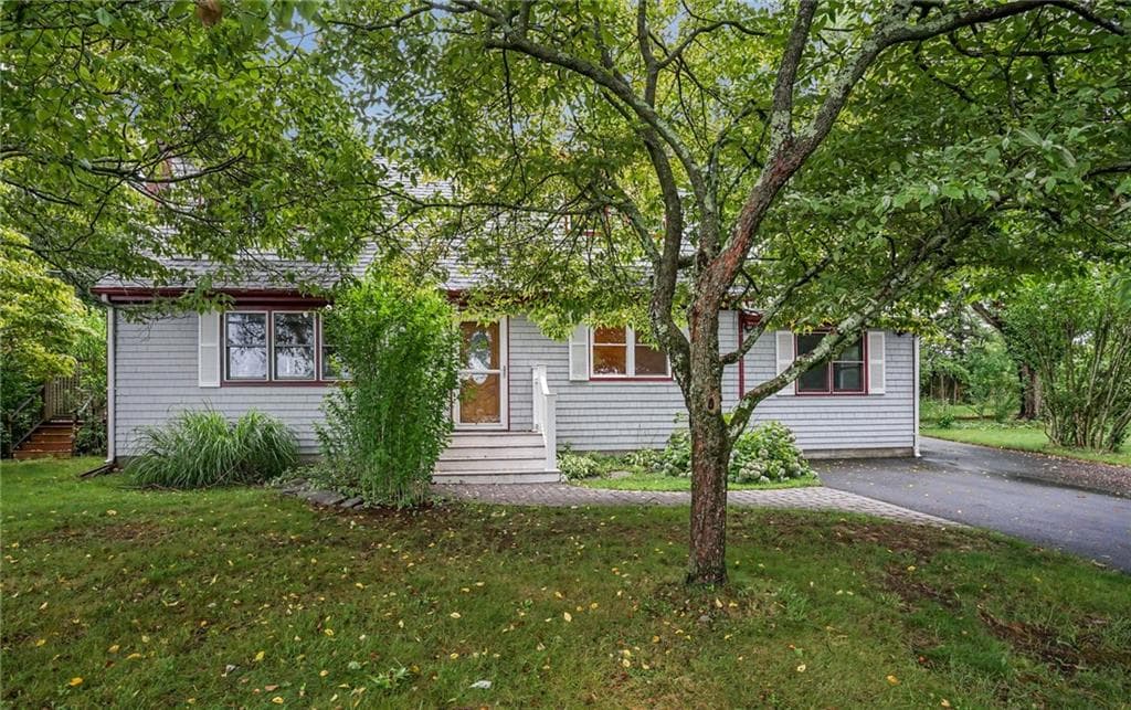 Single Family Residence at 57 Bancroft Drive, Portsmouth, photo 2 of 43