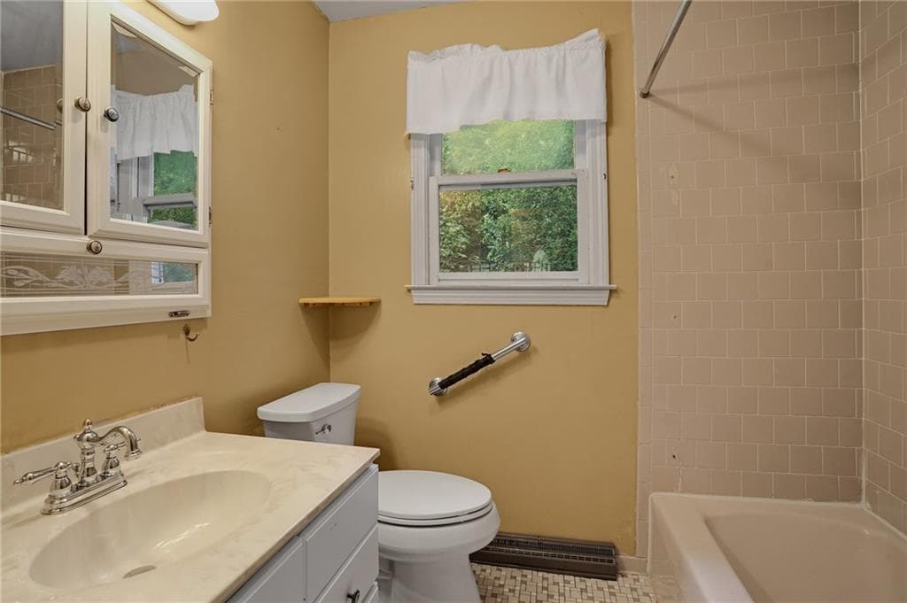 Single Family Residence at 57 Bancroft Drive, Portsmouth, photo 25 of 43