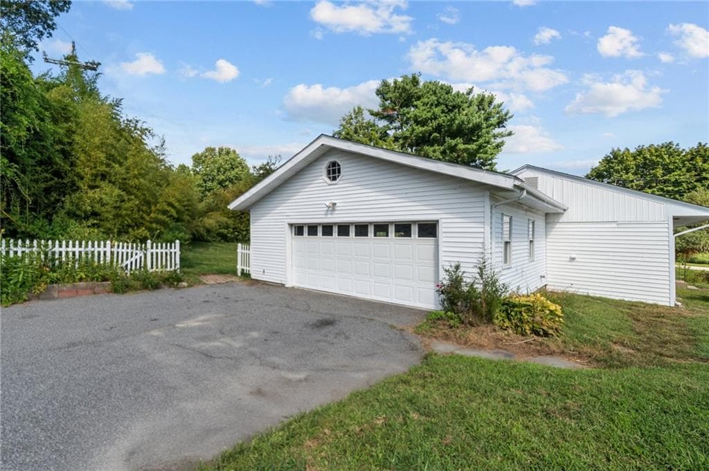Single Family Residence at North Kingstown, photo 23 of 24