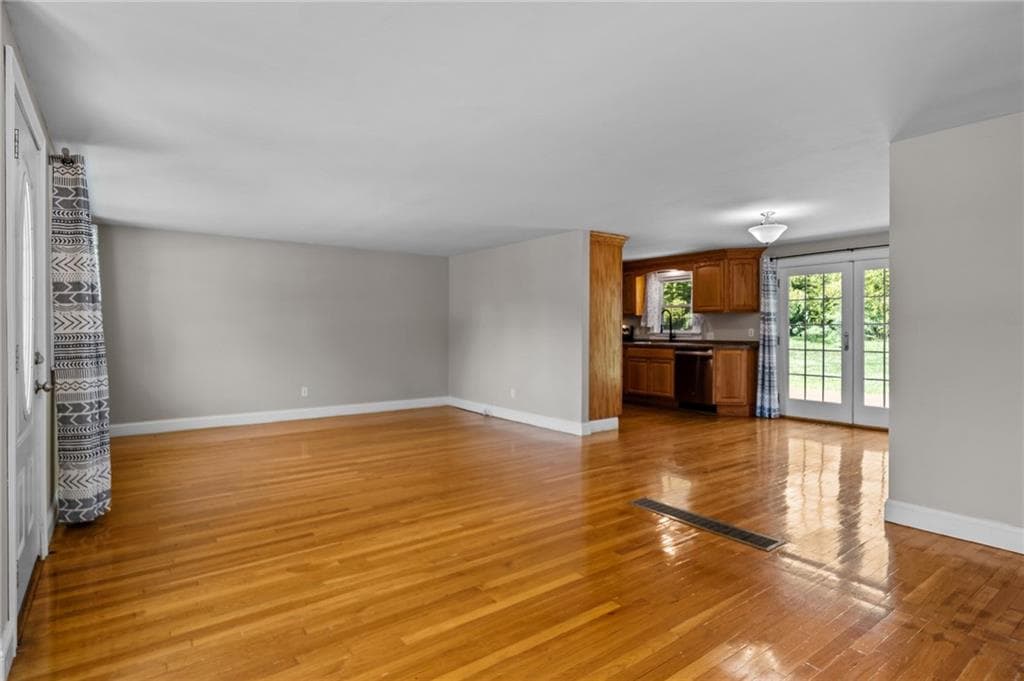 Single Family Residence at North Kingstown, photo 5 of 24
