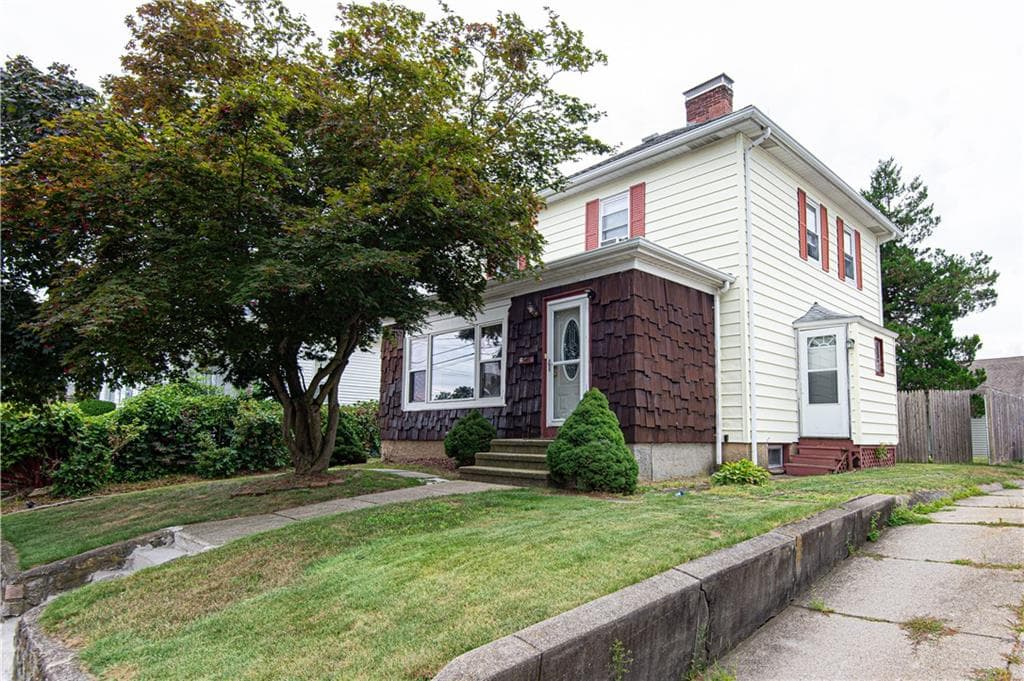 Single Family Residence at 16 Riverfarm Road, Cranston, photo 2 of 17