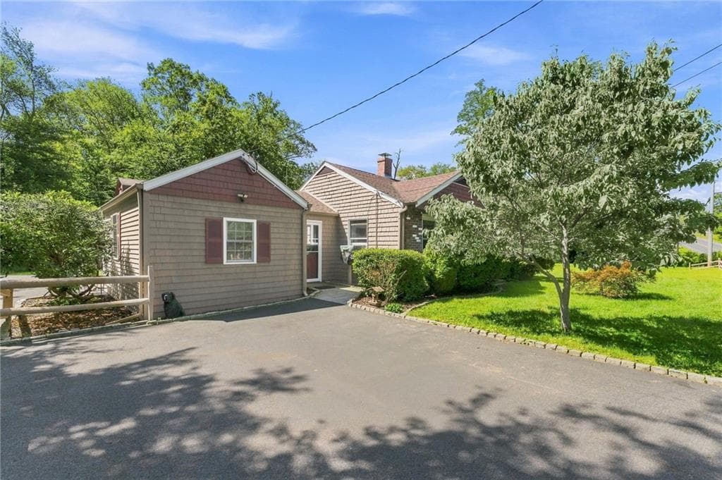 Single Family Residence at 430 Ten Rod Road, Exeter, photo 2 of 31