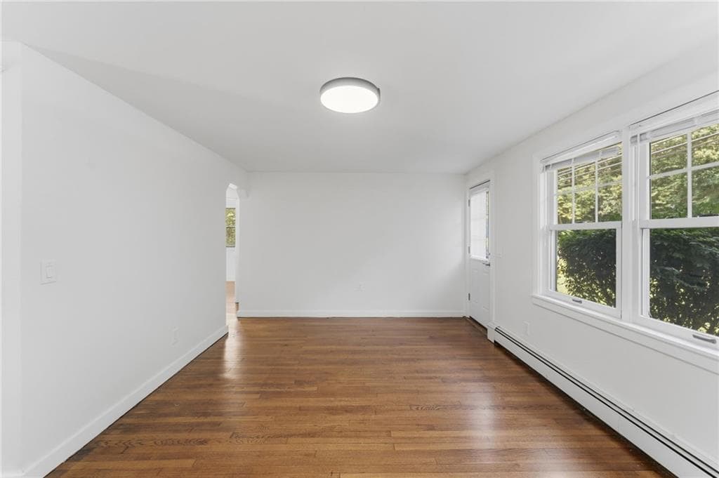 Single Family Residence at 430 Ten Rod Road, Exeter, photo 12 of 31
