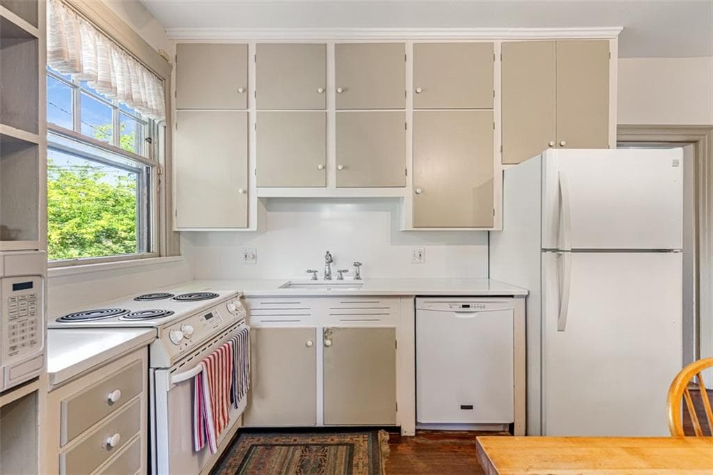 Single Family Residence at 248 Morris Avenue, Providence, photo 17 of 50