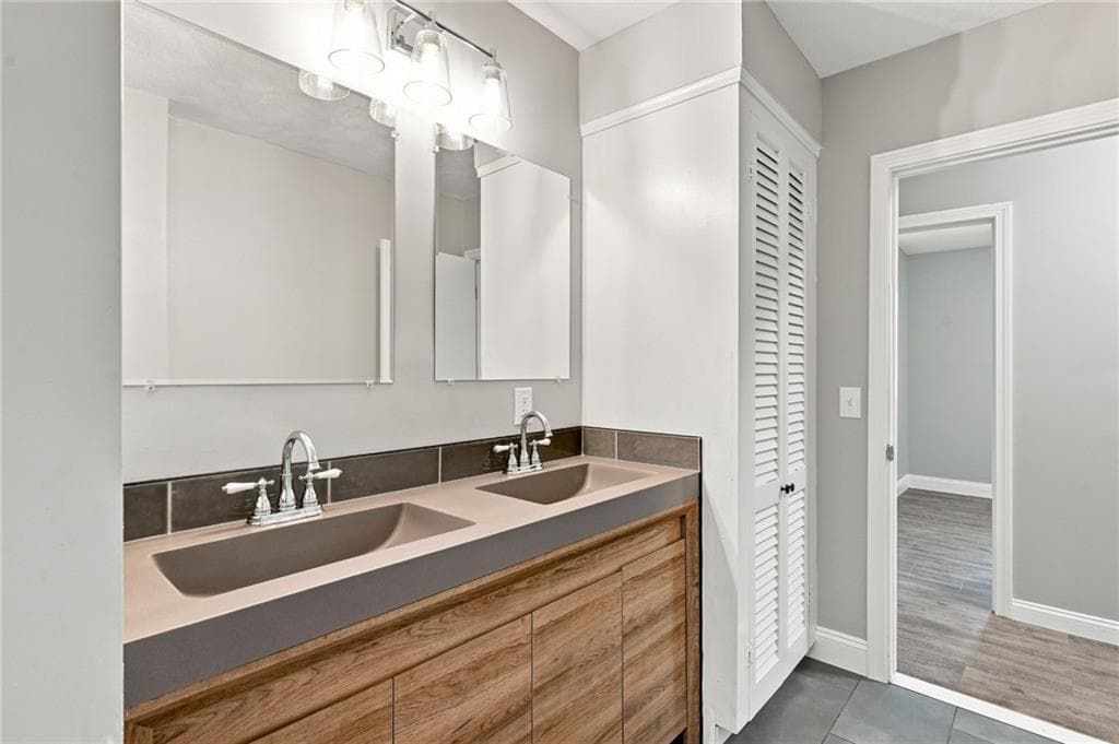 Single Family Residence at 154 Spring Valley Drive, East Greenwich, photo 24 of 29