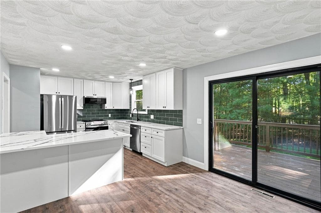Single Family Residence at 154 Spring Valley Drive, East Greenwich, photo 15 of 29
