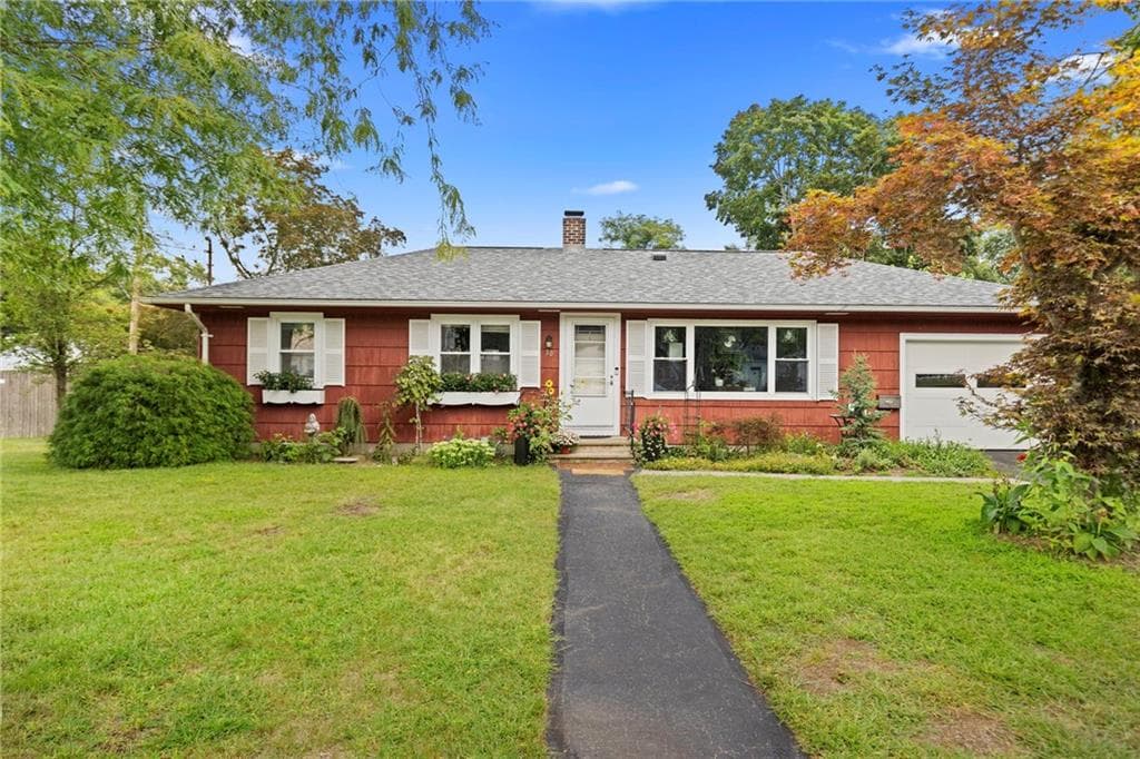 Single Family Residence at 30 Farnum Road, Warwick, photo 2 of 46