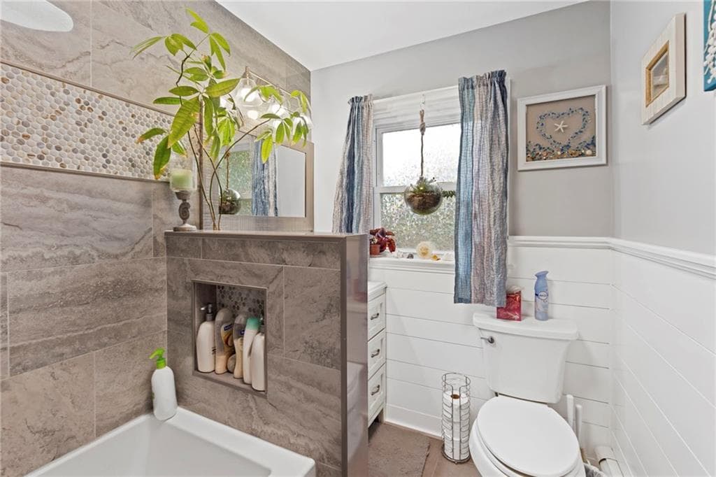 Single Family Residence at 30 Farnum Road, Warwick, photo 20 of 46