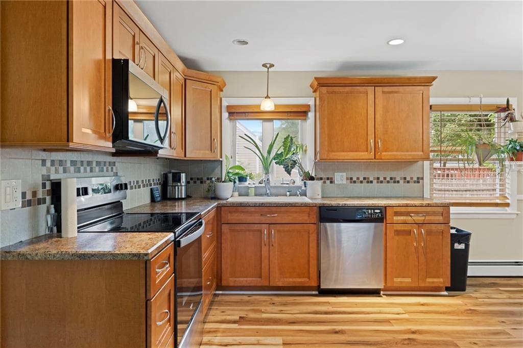 Single Family Residence at 30 Farnum Road, Warwick, photo 10 of 46