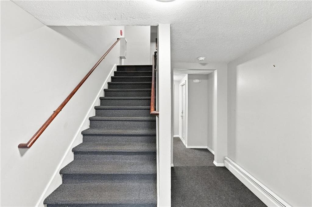 Condominium at 380 Sunset Avenue, North Providence, photo 4 of 22