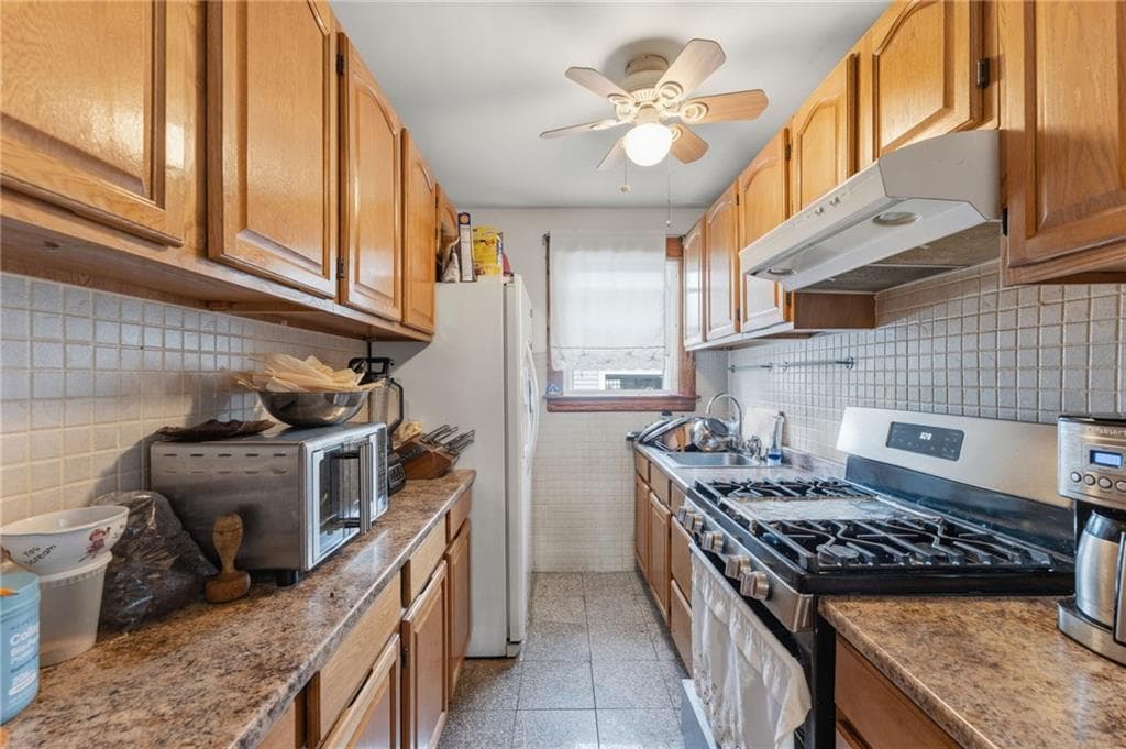 Multi Family at 16 Fales Street, Central Falls, photo 17 of 39