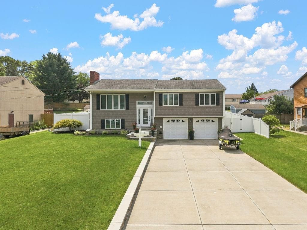 Single Family Residence at 5 Kent Avenue, East Providence, photo 2 of 50