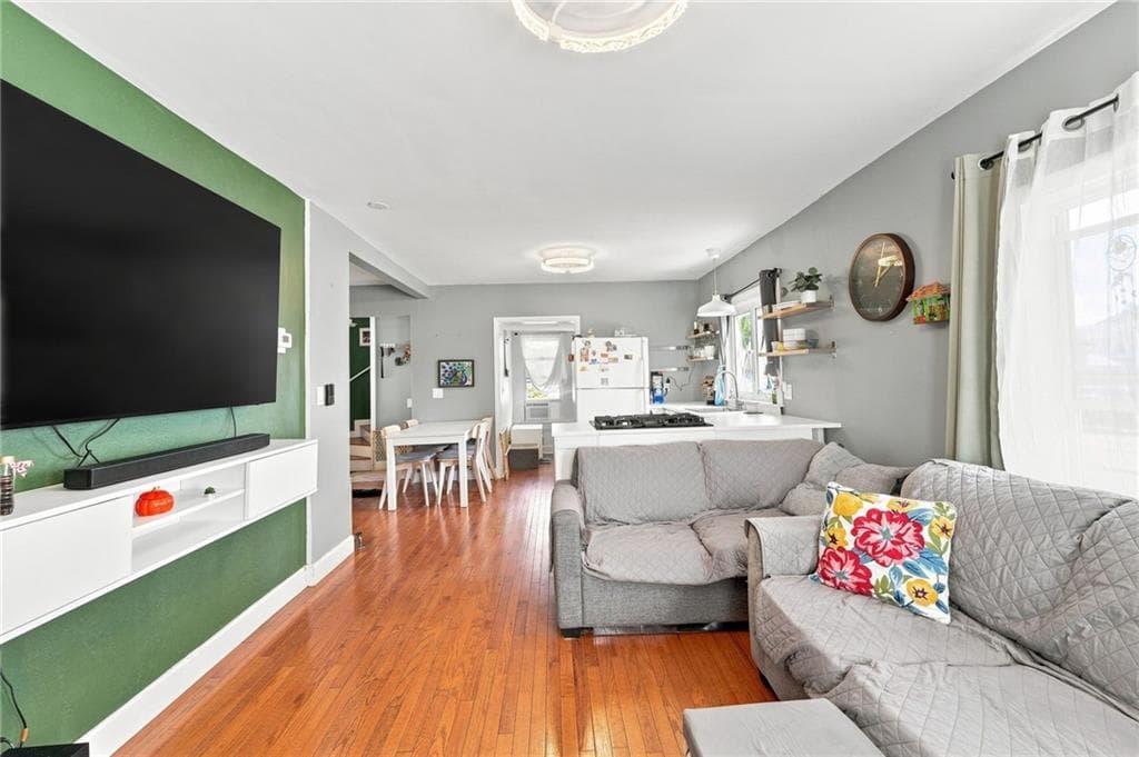 Single Family Residence at 353 Smithfield Avenue, Pawtucket, photo 5 of 22