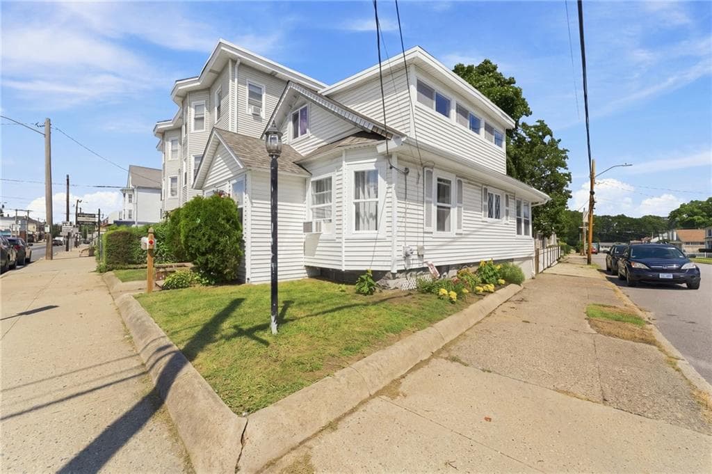 Single Family Residence at 353 Smithfield Avenue, Pawtucket, photo 18 of 22