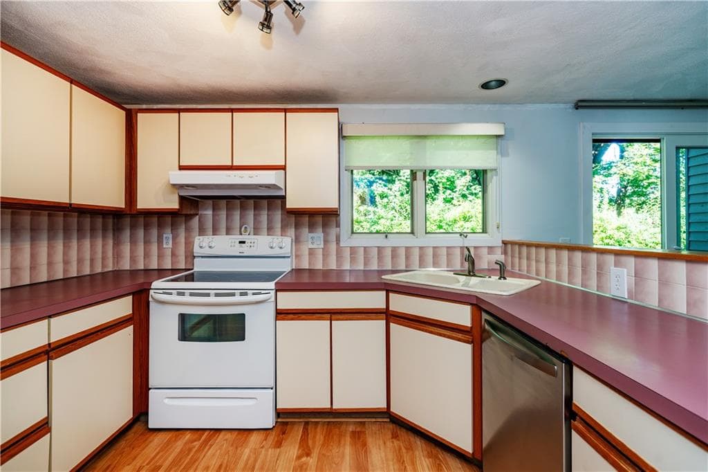 Condominium at 248 Mayfield Avenue UNIT E, Cranston, photo 12 of 45