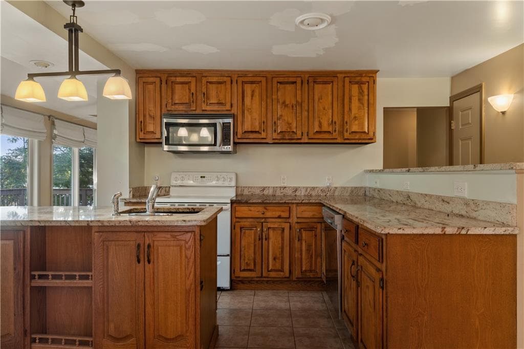 Single Family Residence at 75 Richard Smith Drive, North Kingstown, photo 16 of 48