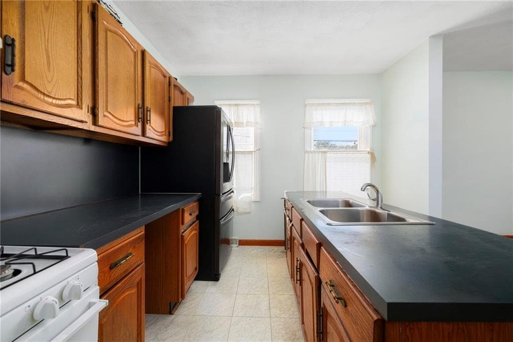 Multi Family at 54 Blackburn Street, Warwick, photo 9 of 33