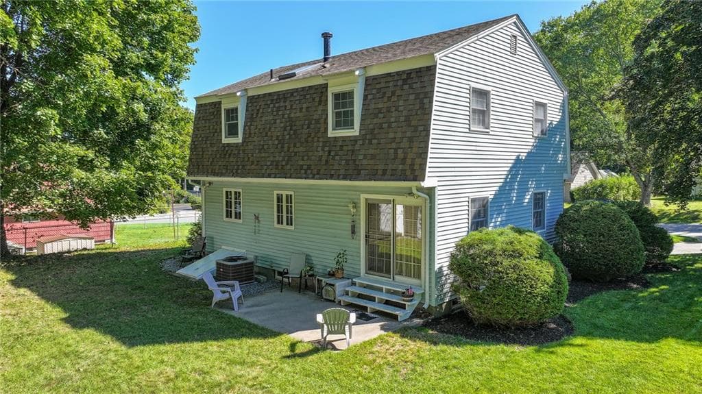 Single Family Residence at 14 Sutton Street, Smithfield, photo 7 of 41
