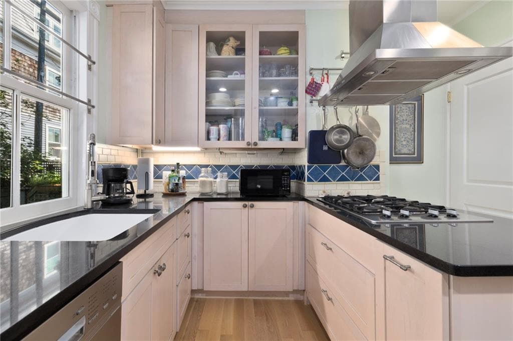 Multi Family at 35 37 Mt. Vernon Street, Newport, photo 18 of 50