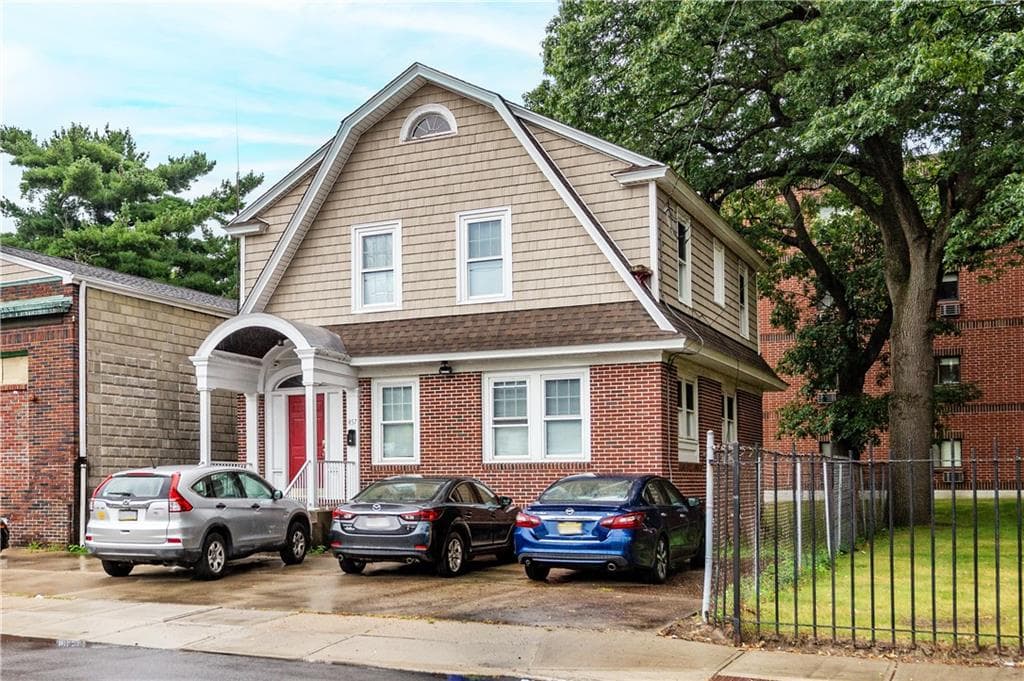 Single Family Residence at 457 Douglas Avenue, Providence, photo 2 of 25