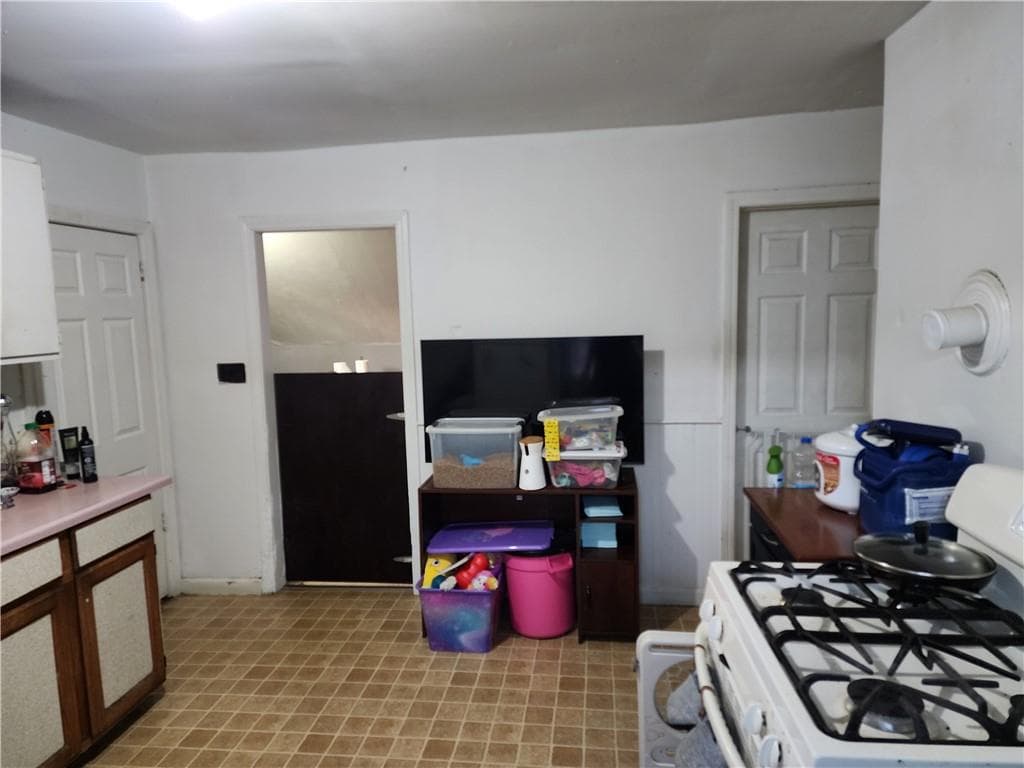 Multi Family at 132 Putnam Street, Providence, photo 17 of 25