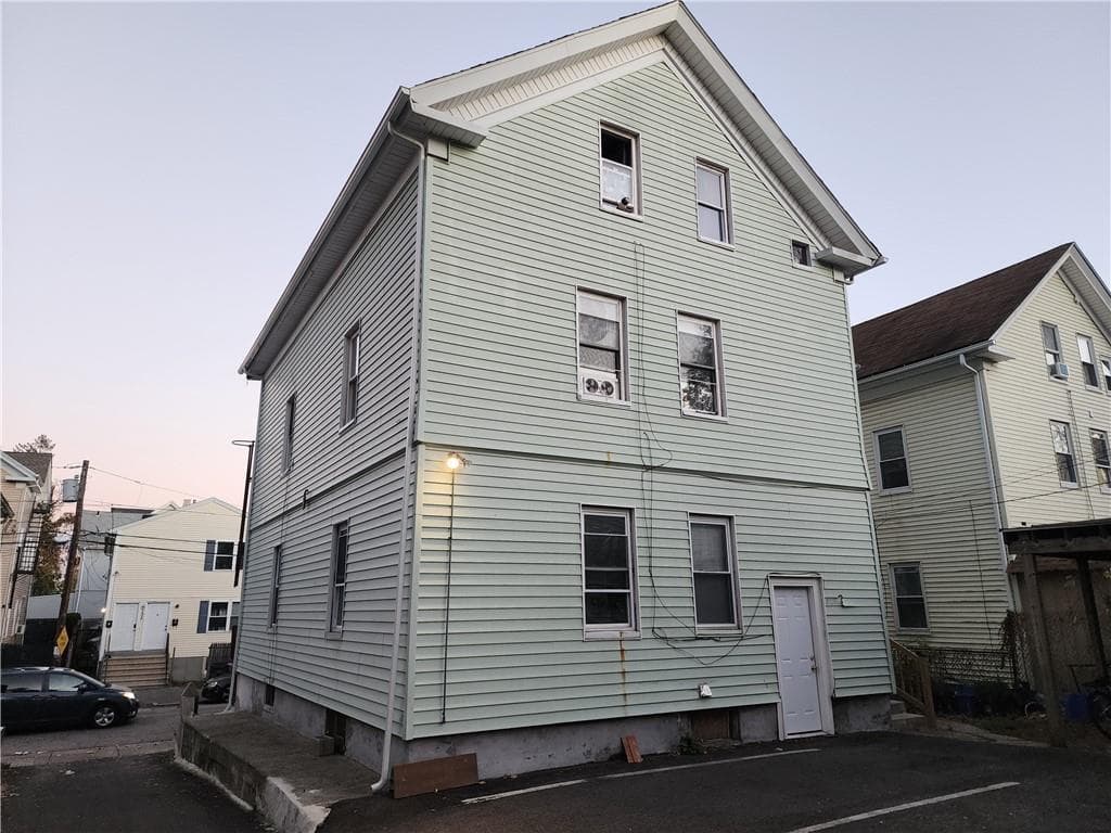 Multi Family at 132 Putnam Street, Providence, photo 4 of 25
