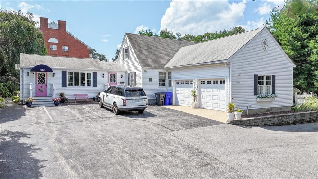 Single Family Residence at 1682 Douglas Avenue, North Providence, photo 3 of 50