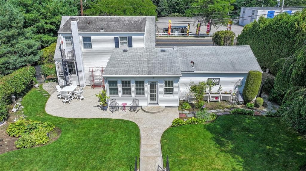 Single Family Residence at 1682 Douglas Avenue, North Providence, photo 10 of 50