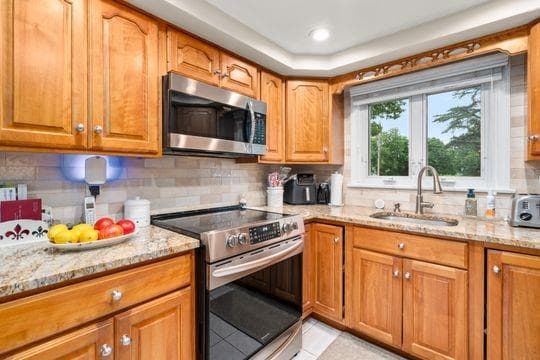 Single Family Residence at 20 Dewey Avenue, North Providence, photo 7 of 27