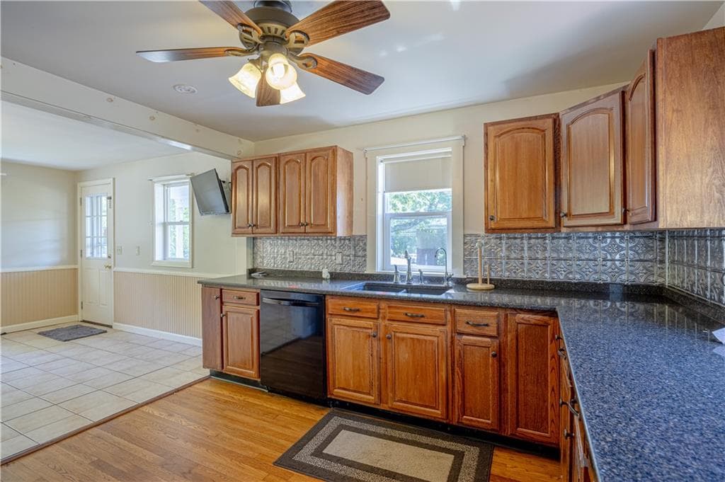 Single Family Residence at 77 Chestnut Hill Road, Glocester, photo 11 of 18