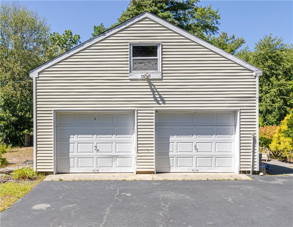 Single Family Residence at 77 Chestnut Hill Road, Glocester, photo 8 of 18