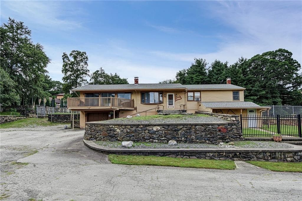 Single Family Residence at 26 Lillian Road, Johnston, photo 2 of 50