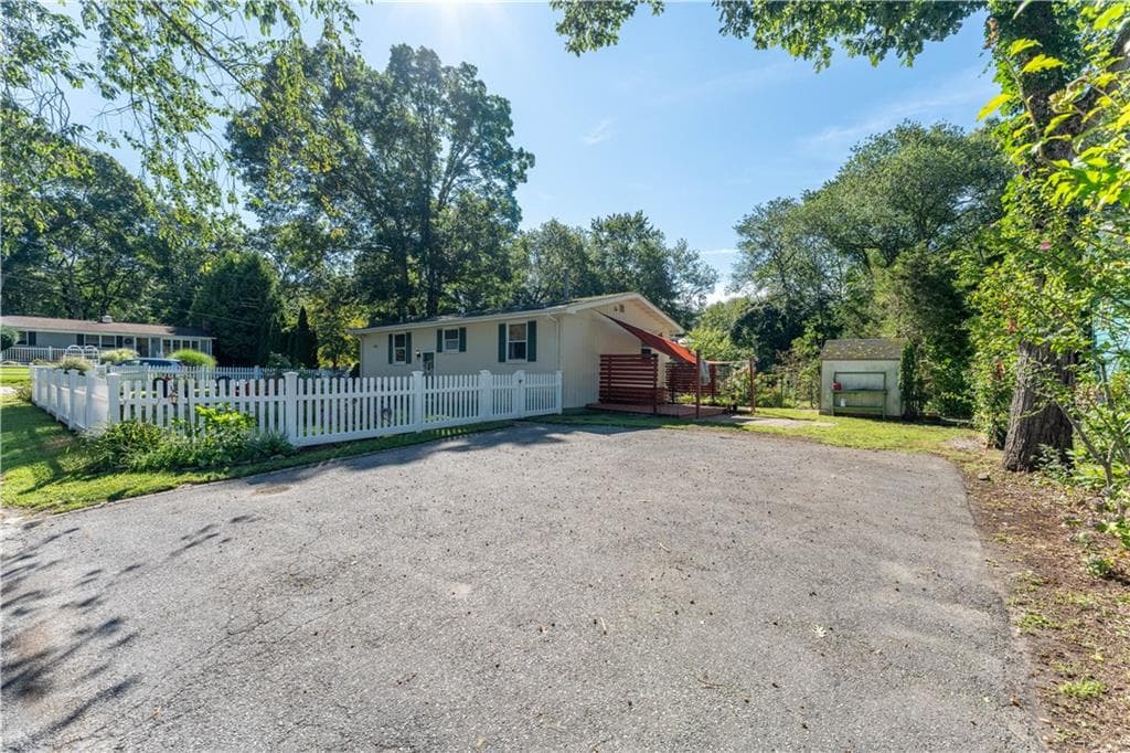 Single Family Residence at 4 Wake Robin Trail, Narragansett, photo 13 of 43