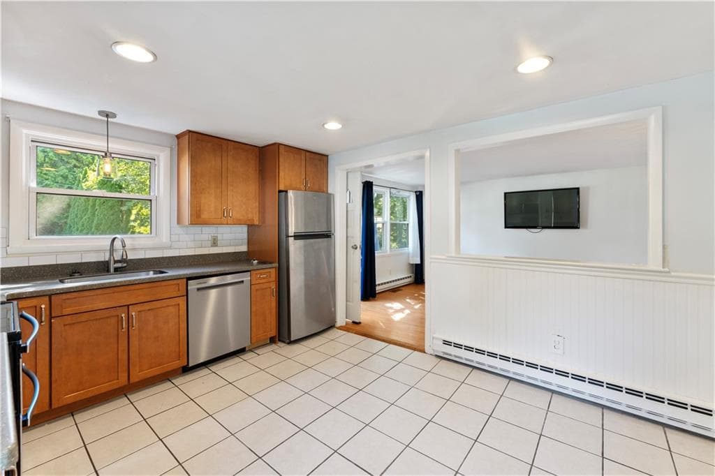 Single Family Residence at 4 Wake Robin Trail, Narragansett, photo 22 of 43