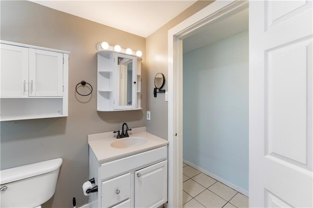 Single Family Residence at 4 Wake Robin Trail, Narragansett, photo 24 of 43